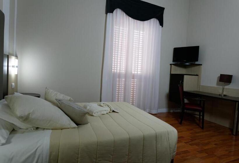 스탠다드 룸 더블 침대, Sant'elia