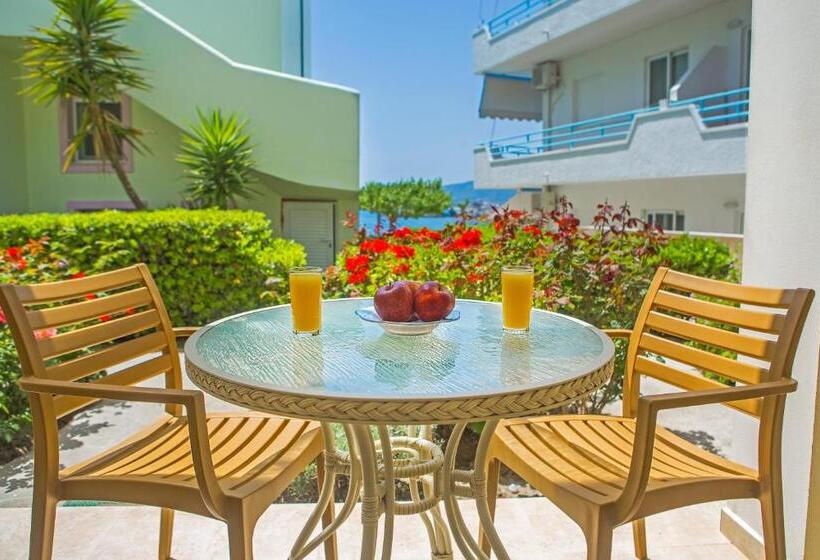 غرفة قياسية ثلاثية مطلة علي الحديقة, Haraki Memories Beach Studios