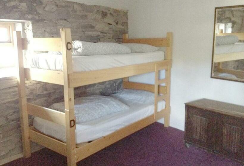 חדר סטנדרט לארבעה, The Old Mill Holiday Hostel