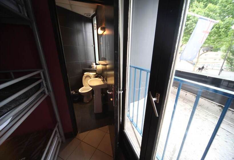 ルームシェアのワンベッド, Peace & Love Hostel