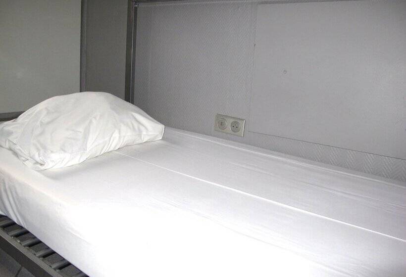 ルームシェアのワンベッド, Peace & Love Hostel