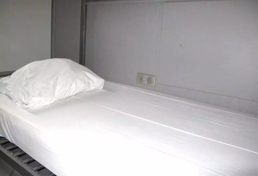 ルームシェアのワンベッド, Peace & Love Hostel