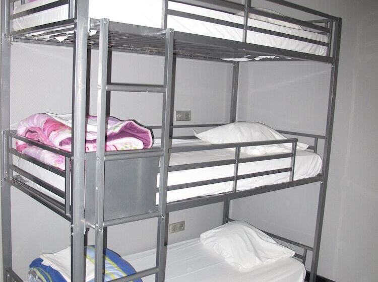 ルームシェアのワンベッド, Peace & Love Hostel