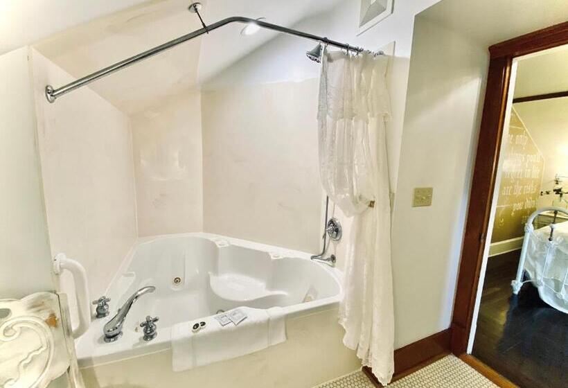 자쿠지 스위트, The Abriendo Inn