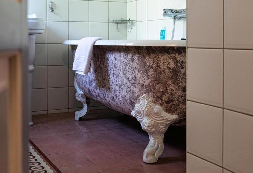 标准间, Café De Paris