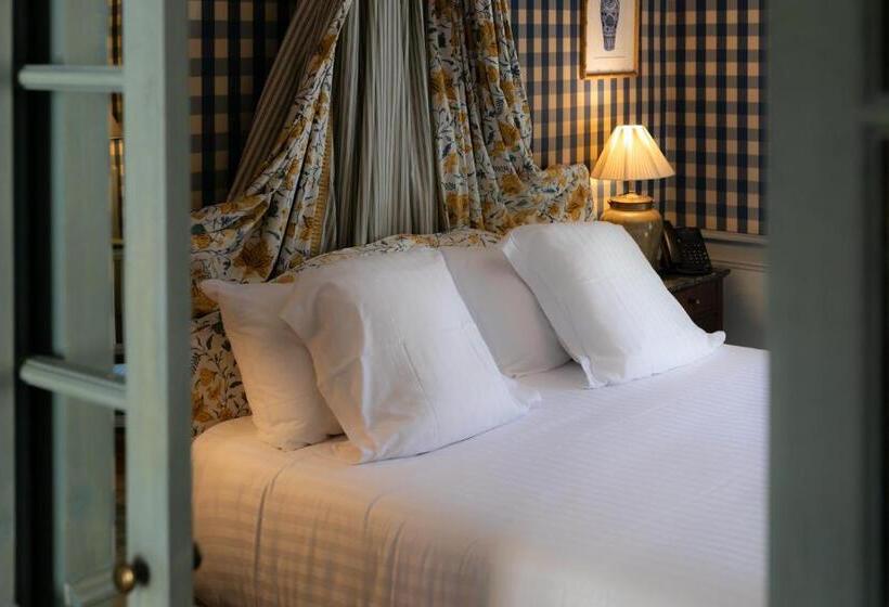 带城市景观的套间, Café De Paris