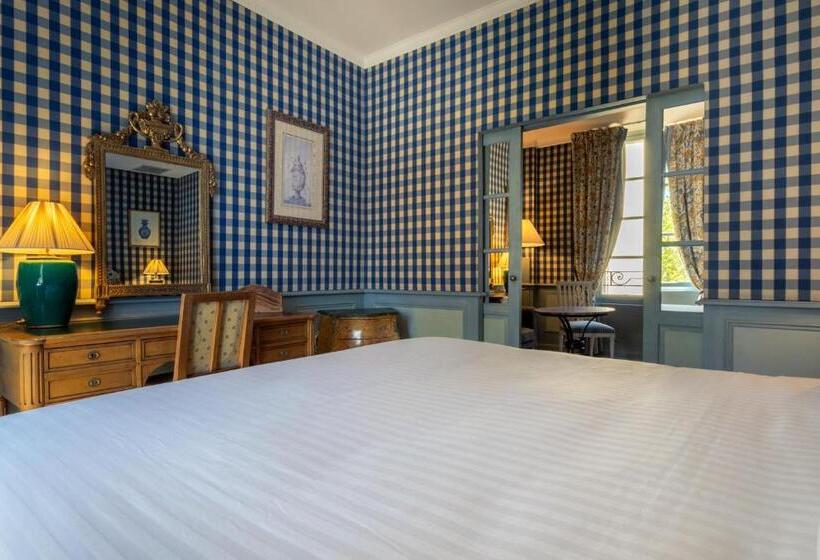 带城市景观的套间, Café De Paris