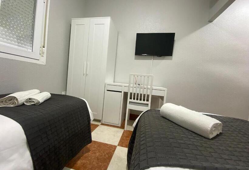 غرفة قياسية, Fonda Chiquito