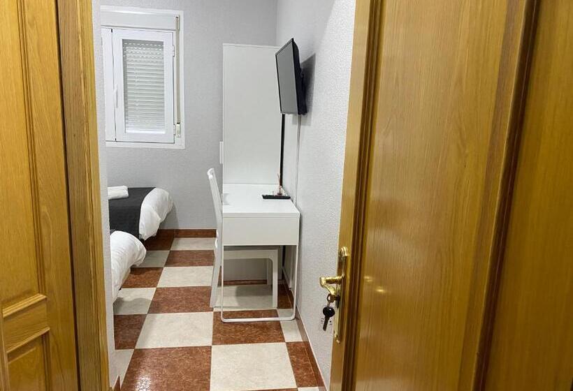 غرفة قياسية, Fonda Chiquito