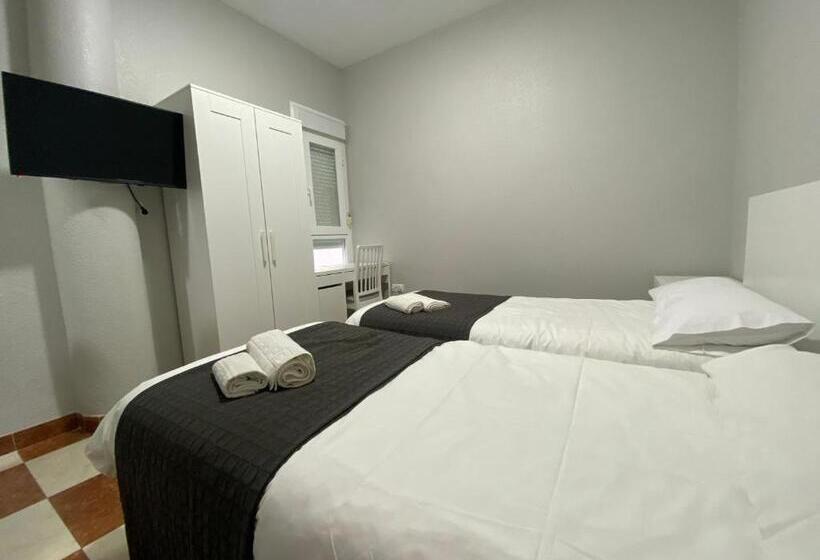 غرفة قياسية, Fonda Chiquito