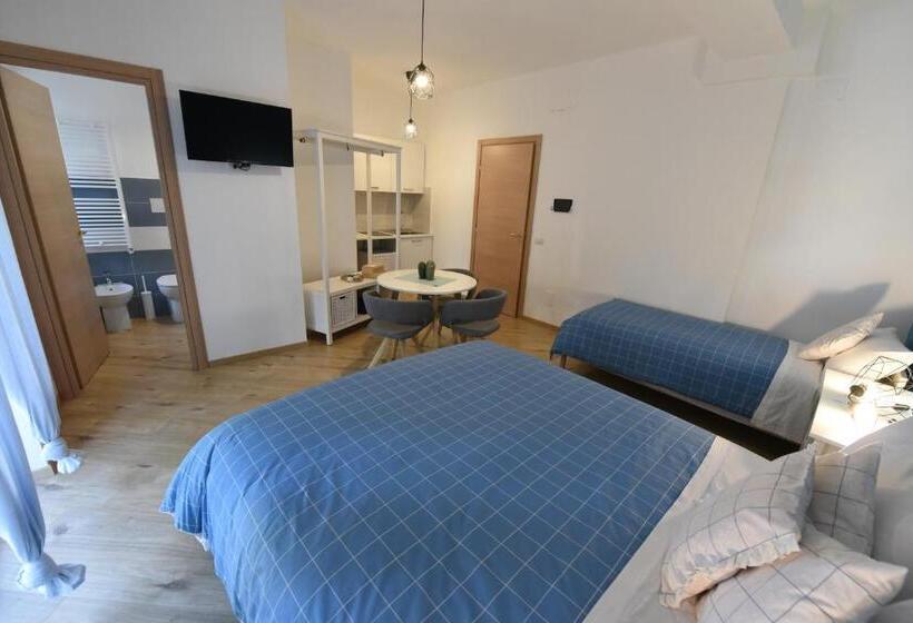 اتاق استاندارد سه نفره, Geordie S