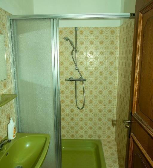 标准单人间共用浴室, Haus Kogler