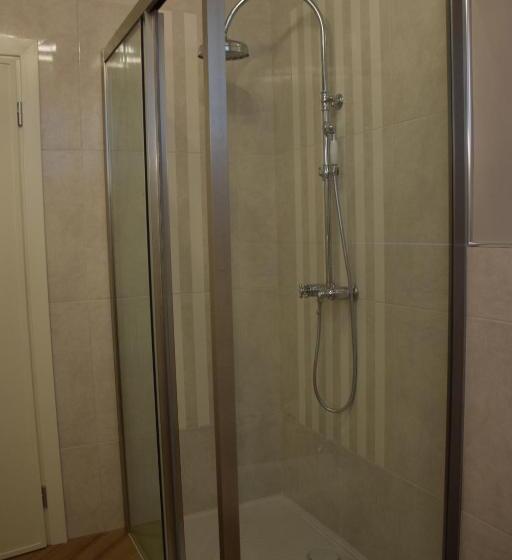 Стандартный внешний трехместный номер с ванной комнатой, B&b Le Rose Di Paola