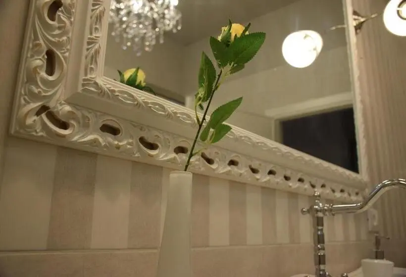 スタンダードトリプルルームの外観-バスルーム, B&b Le Rose Di Paola
