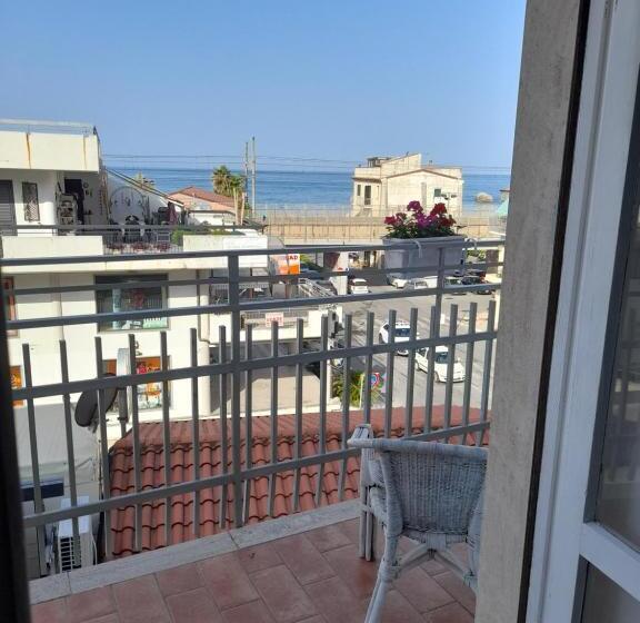 اتاق لوکس با چشم‌انداز دریا, Ely Sea