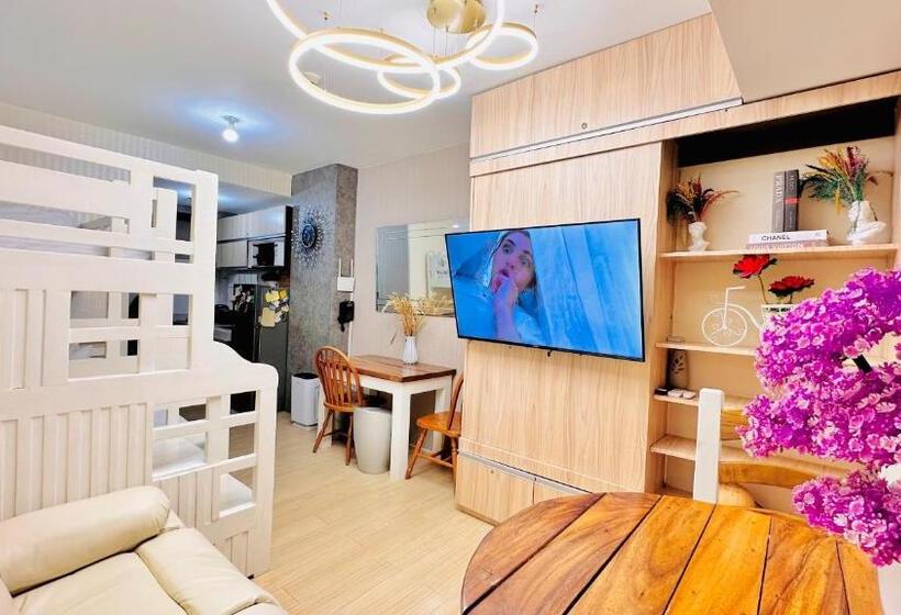 إستديو قياسى مطل على حمام السباحة, Cozy Staycation By Paris