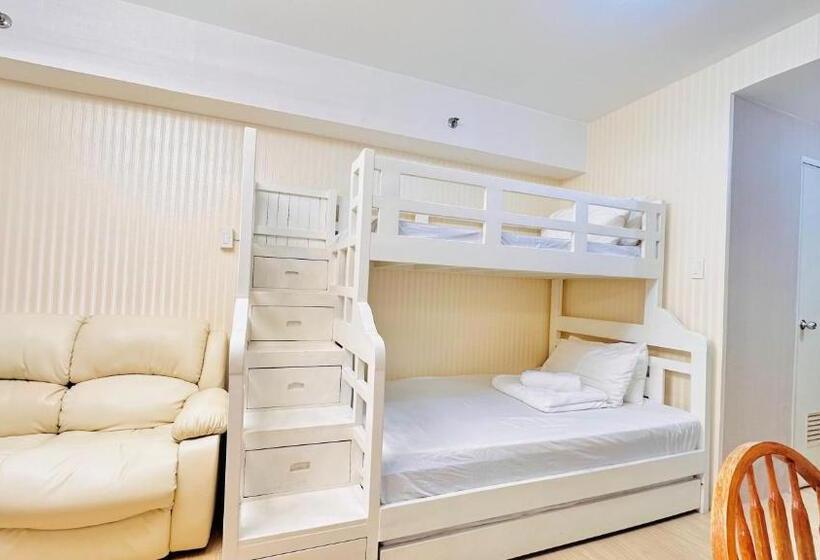 Студио Стандарт Вид на Бассейн, Cozy Staycation By Paris