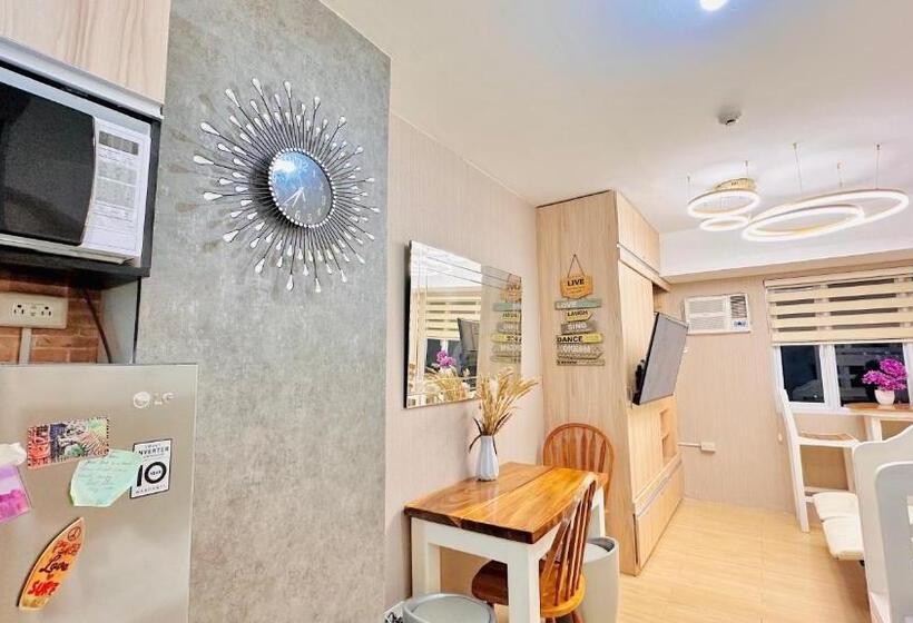 إستديو قياسى مطل على حمام السباحة, Cozy Staycation By Paris