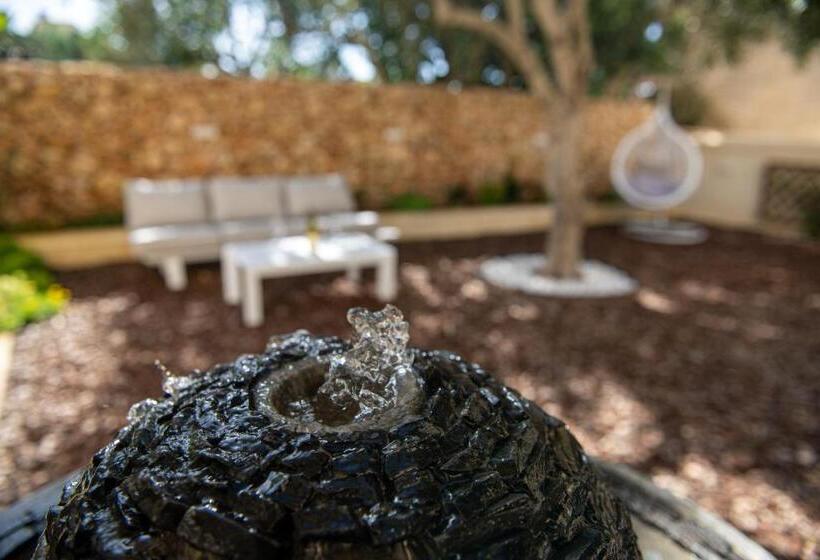 اتاق لوکس با بالکن, Bliss Boutique Living