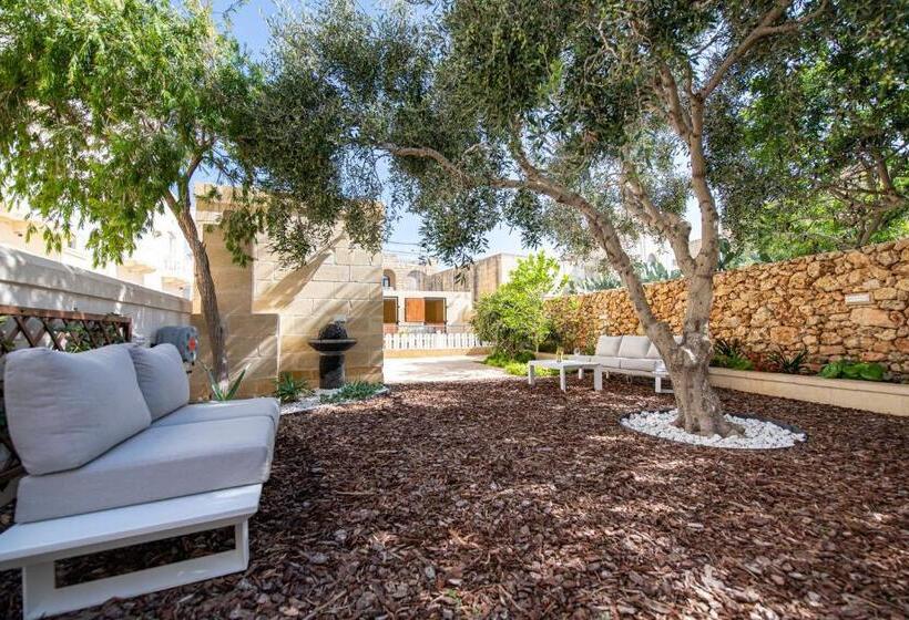 اتاق لوکس با بالکن, Bliss Boutique Living