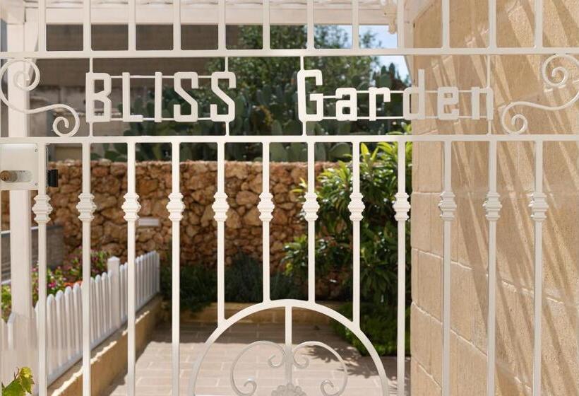 اتاق لوکس با بالکن, Bliss Boutique Living