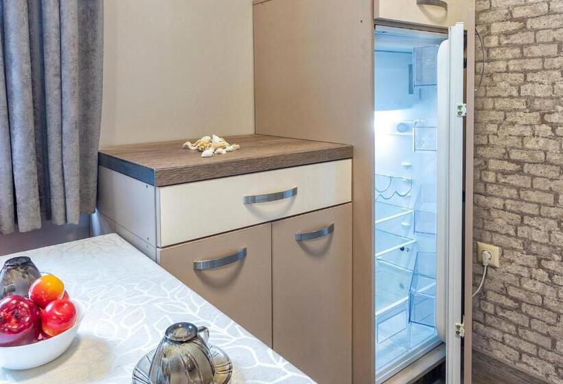 חדר בסיסי לשלושה, Bolero Suites