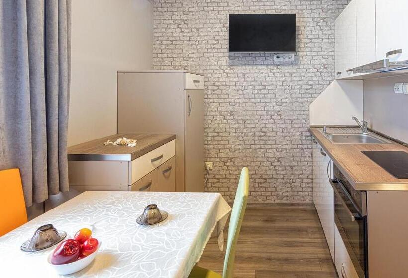 חדר בסיסי לשלושה, Bolero Suites