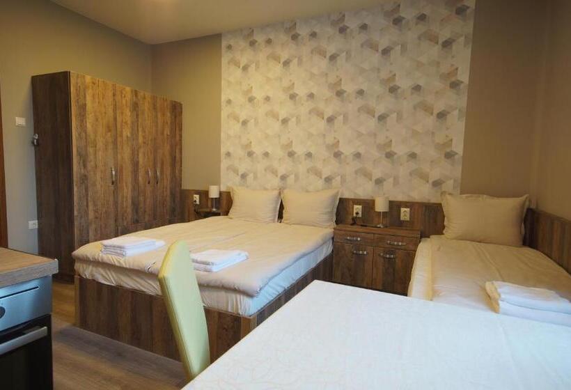 اتاق ساده سه‌ نفره, Bolero Suites