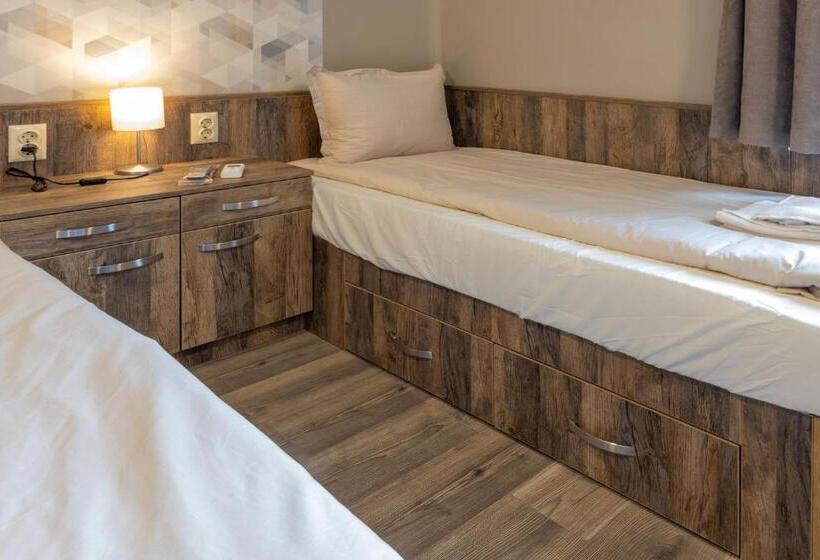 חדר בסיסי לשלושה, Bolero Suites