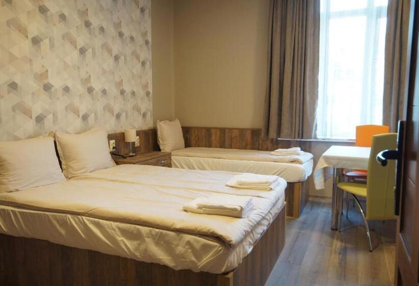 חדר בסיסי לשלושה, Bolero Suites