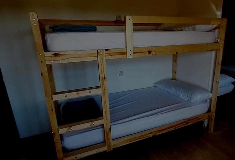 共用房间的床, Albergue La Costana