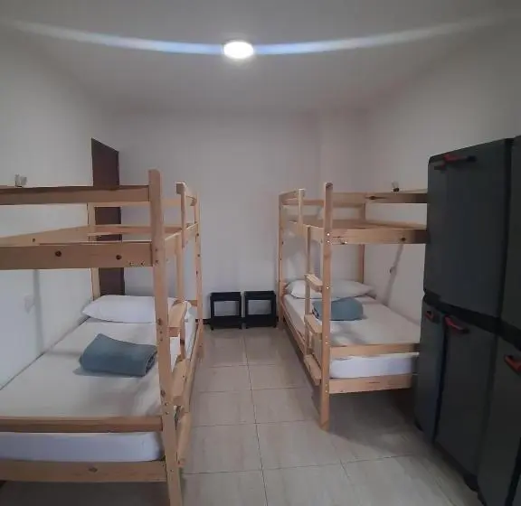 ルームシェアのワンベッド, Albergue La Costana