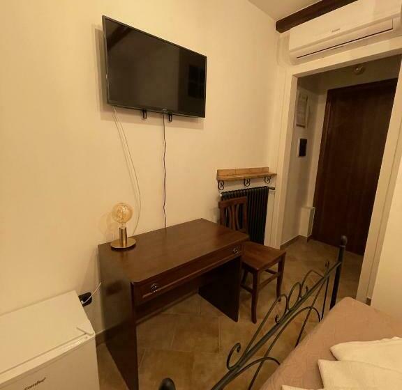 标准单人间, La Vie En Rose