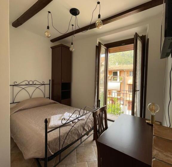 标准单人间, La Vie En Rose