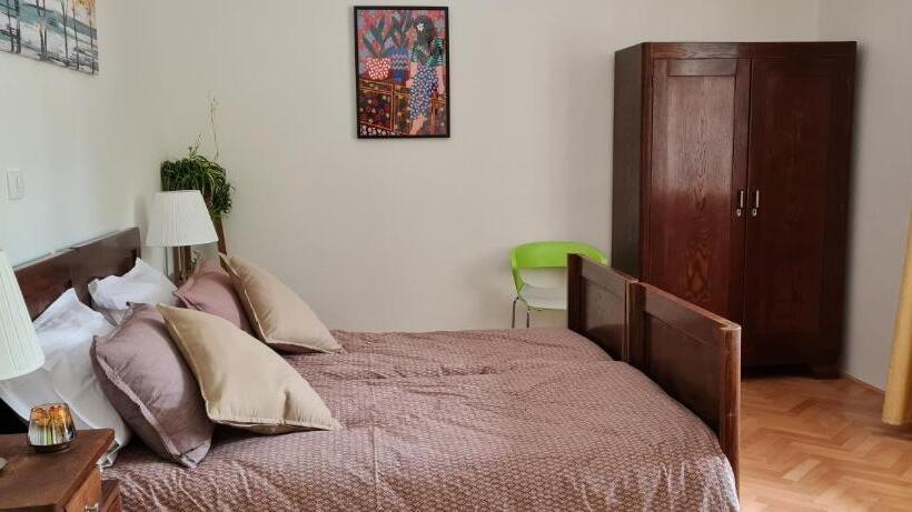 اتاق استاندارد با سرویس بهداشتی مشترک, Nona Bb