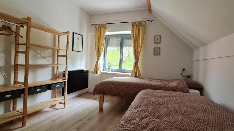 اتاق استاندارد سه تخته با سرویس بهداشتی مشترک, Nona Bb