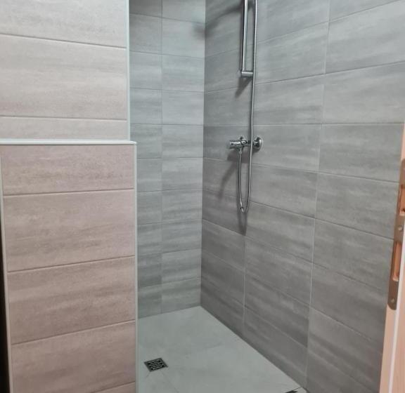 استودیو خانوادگی, Nona Bb