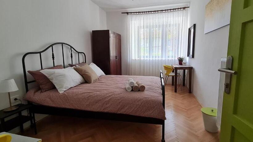 اتاق استاندارد با سرویس بهداشتی مشترک, Nona Bb