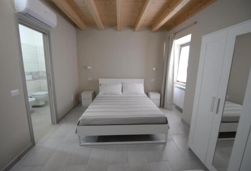 Номер Deluxe, Sonia E Alessia