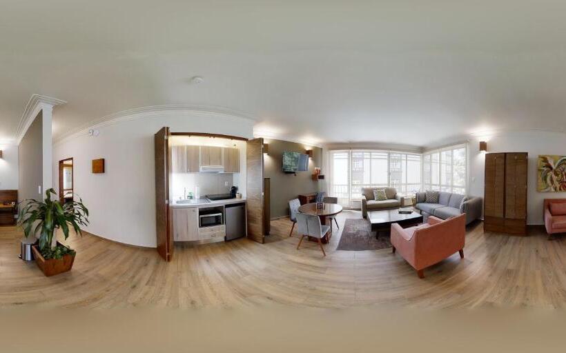 バルコニー付スイート, Tokio Suites