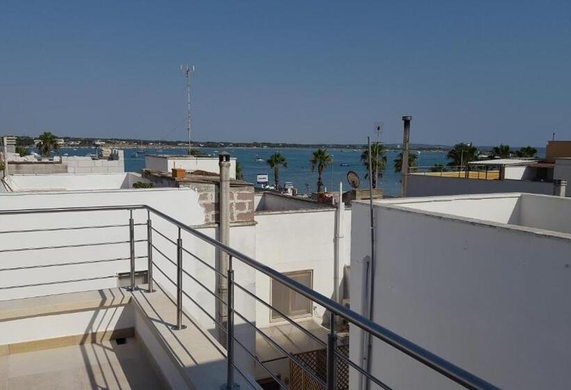 Triple Room Sea View, Sabrina S House