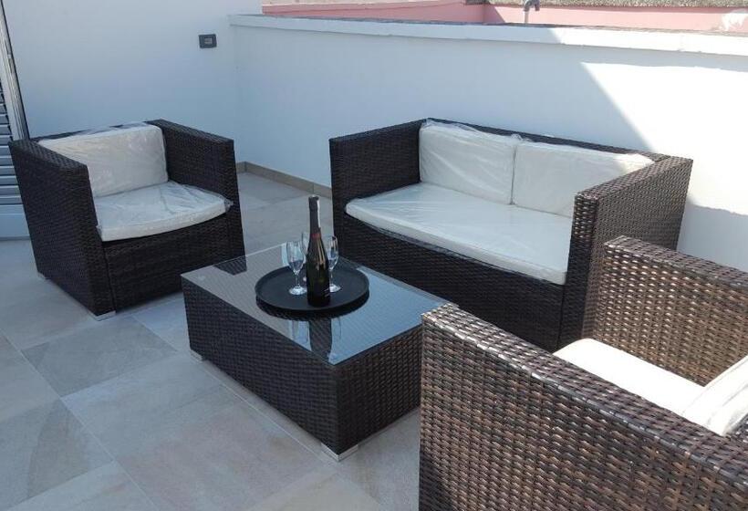 Triple Room Sea View, Sabrina S House