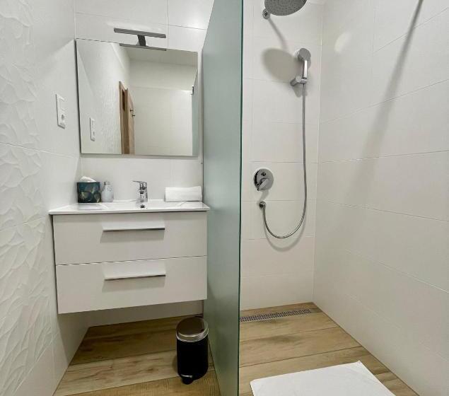 غرفة قياسية مطلّة علي حمام السباحة, Villa7