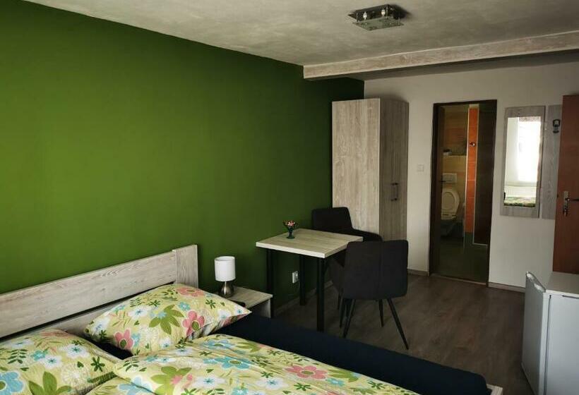 חדר סטנדרט לשלושה, Penzion U Jezevce