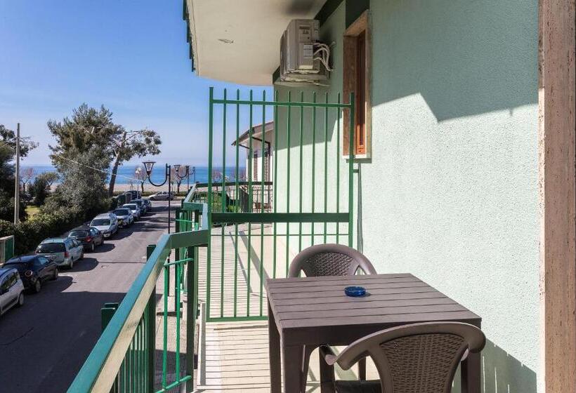 Triple Room Sea View, Ad Un Passo Dal Mare