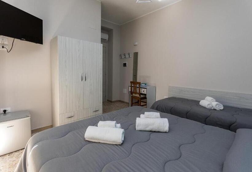 Triple Room Sea View, Ad Un Passo Dal Mare