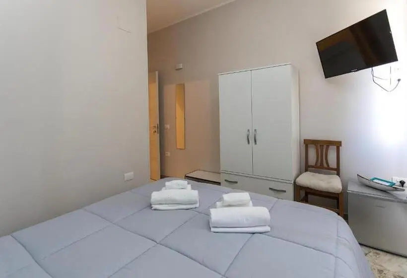 اتاق استاندارد با بالکن و چشم‌انداز دریا, Ad Un Passo Dal Mare