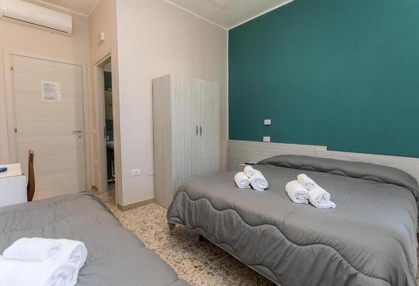 Triple Room Sea View, Ad Un Passo Dal Mare