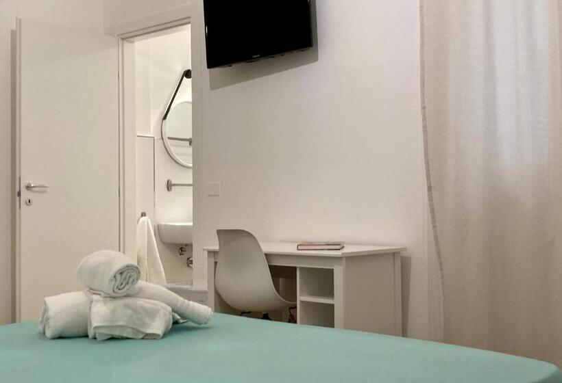 اتاق استاندارد چهار تخته, Unni