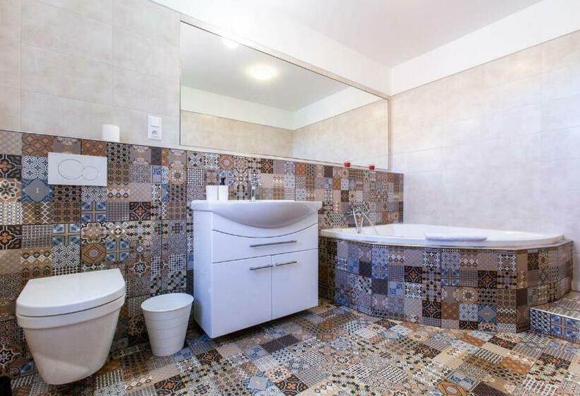 جناح, Penzion A Restaurace Feldsberg